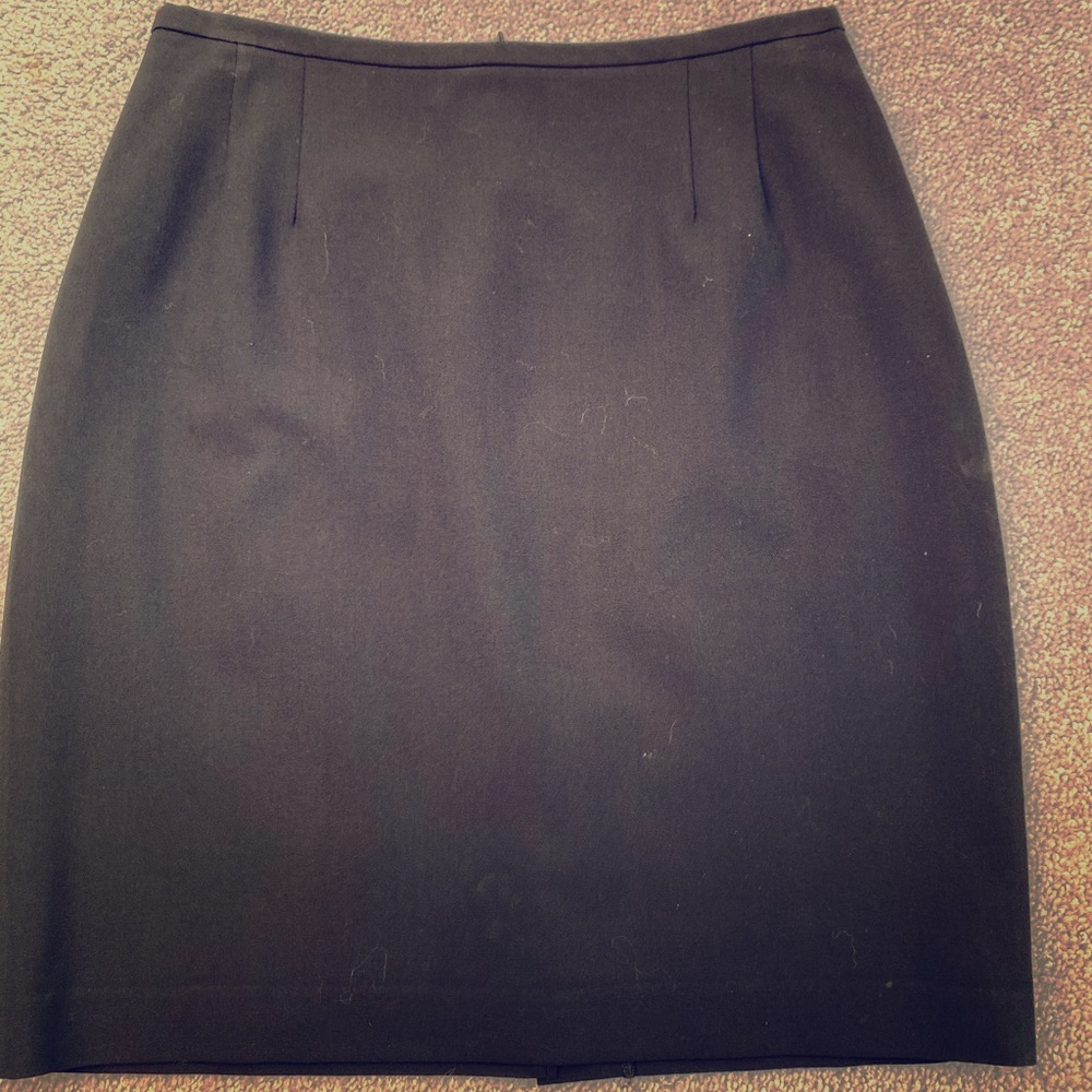 Short slim skirt